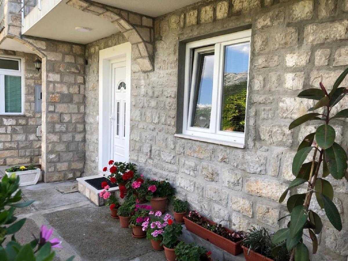 Apartments Todorovic Тиват Екстер'єр фото
