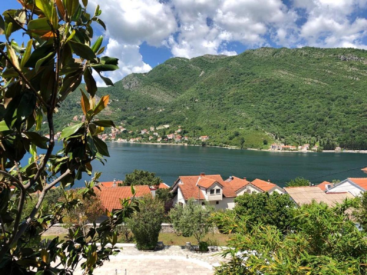 Apartments Todorovic Тиват Екстер'єр фото