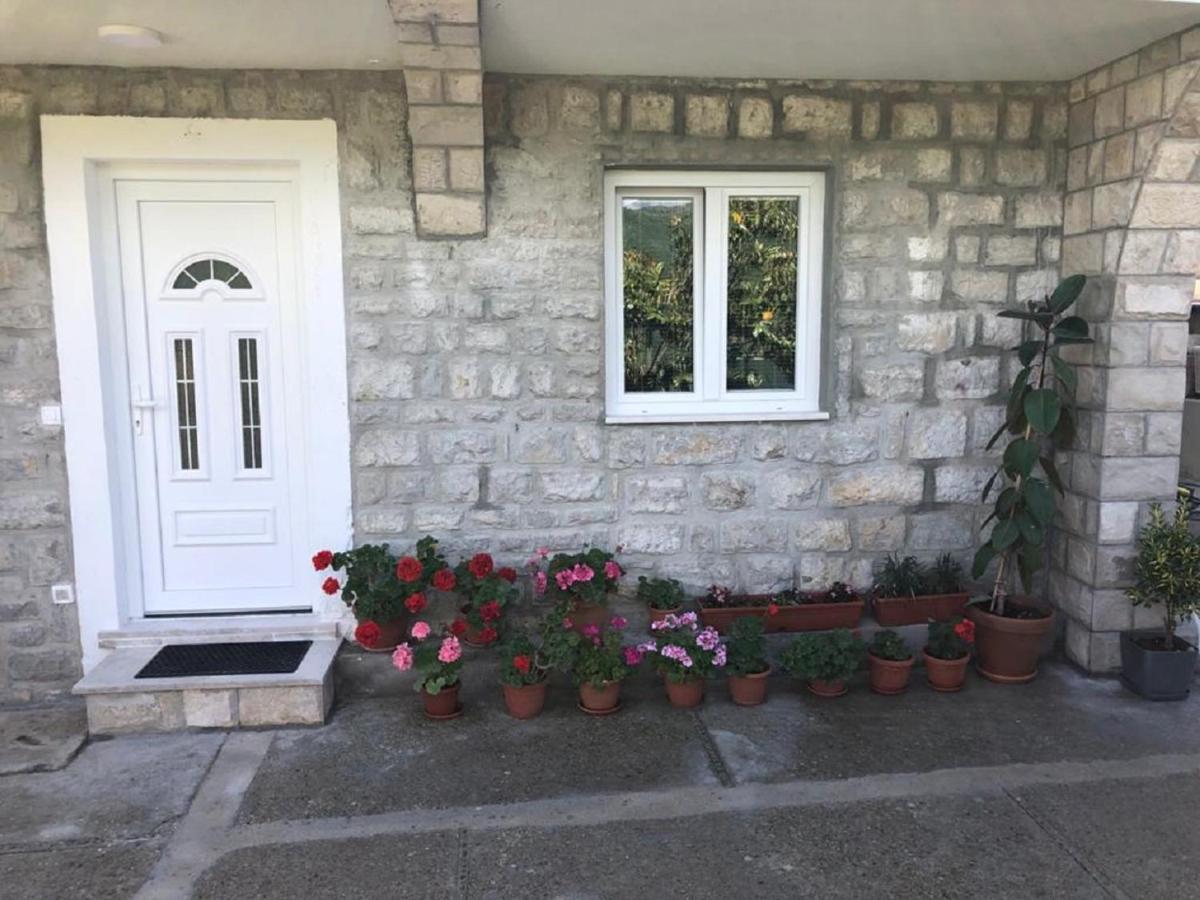 Apartments Todorovic Тиват Екстер'єр фото