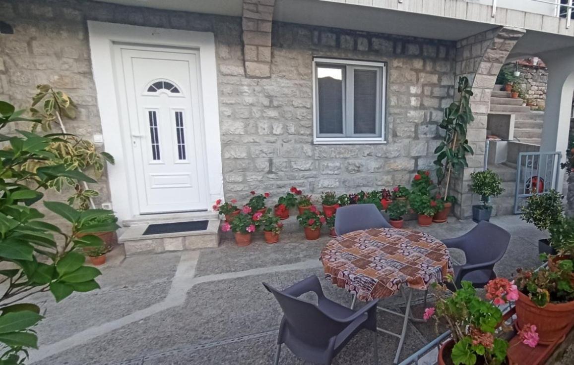 Apartments Todorovic Тиват Екстер'єр фото